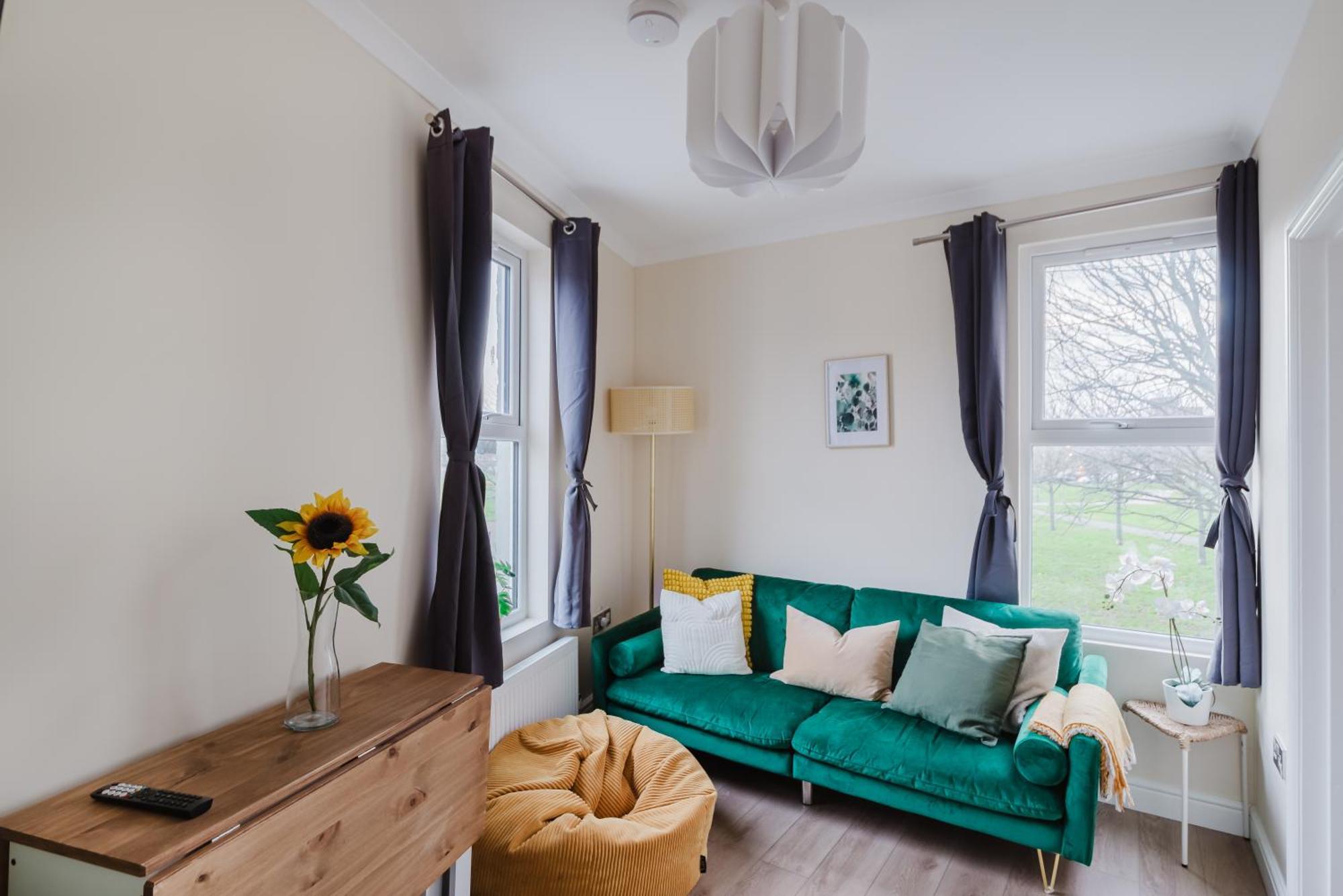 Modern Cosy Corner Flat 3 Bed And Loft Sleep 7 People Londres Exterior foto