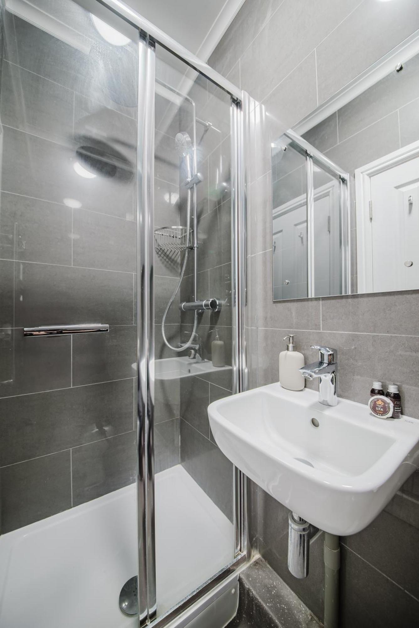 Modern Cosy Corner Flat 3 Bed And Loft Sleep 7 People Londres Exterior foto